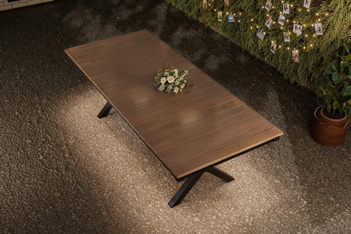 KETTLER BasicPlus Pro Garten-Essgruppe, anthrazit/natur, Alu/Holzimitat, LED-Beleuchtung, Tischplatte 240 x 100 cm, 4 Stapelsessel