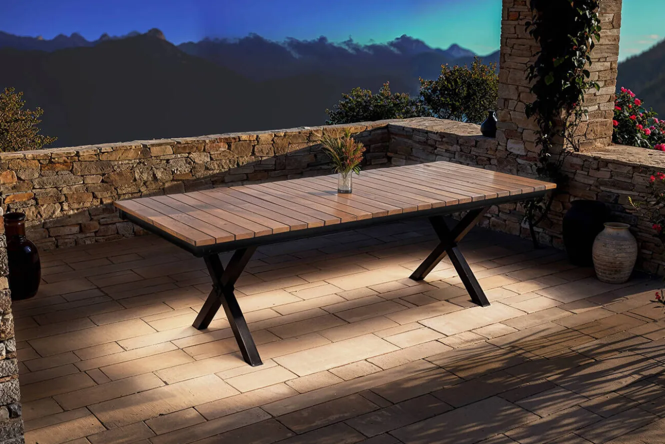 KETTLER BasicPlus Pro Garten-Essgruppe, anthrazit/natur, Alu/Holzimitat, LED-Beleuchtung, Tischplatte 240 x 100 cm, 4 Stapelsessel