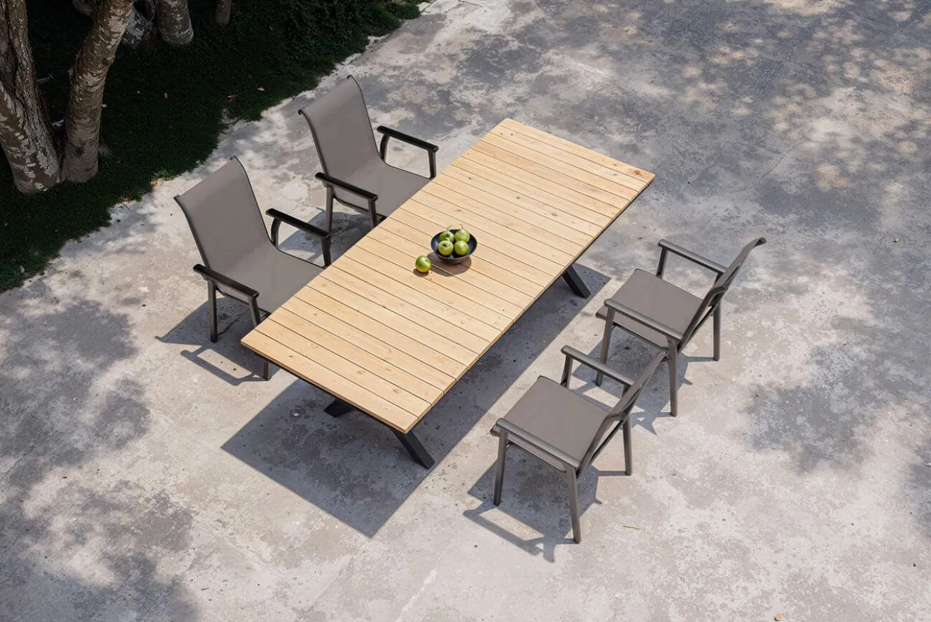 KETTLER BasicPlus Pro Garten-Essgruppe, anthrazit/natur, Alu/Holzimitat, LED-Beleuchtung, Tischplatte 240 x 100 cm, 4 Stapelsessel