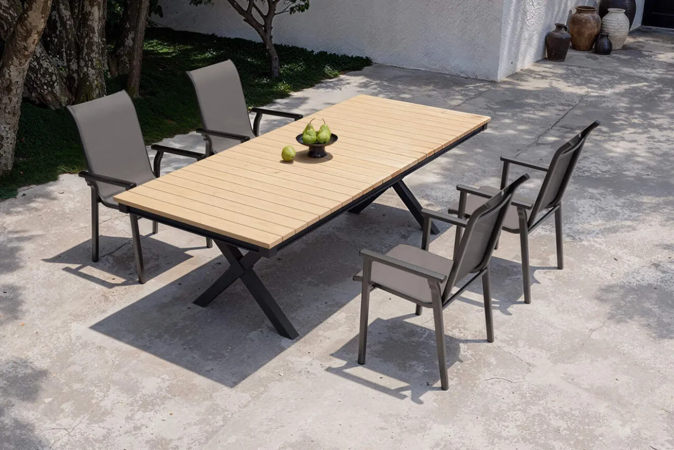 KETTLER BasicPlus Pro Garten-Essgruppe, anthrazit/natur, Alu/Holzimitat, LED-Beleuchtung, Tischplatte 240 x 100 cm, 4 Stapelsessel