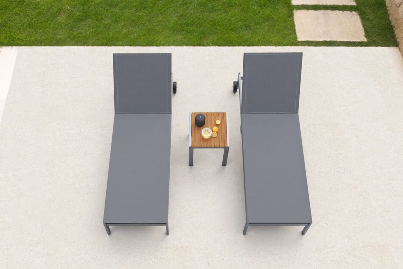 OUTFLEXX 2er-Set Rollliege, silber, Edelstahl/Teak, 212x71x36 cm, mit Beistelltisch 45x45cm, FSC®-zertifiziertes Produkt