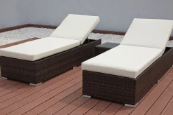 OUTFLEXX 2er-Set Sonnenliegen, braun marmoriert, Polyrattan, je 200x70x45cm, mit Beistelltisch