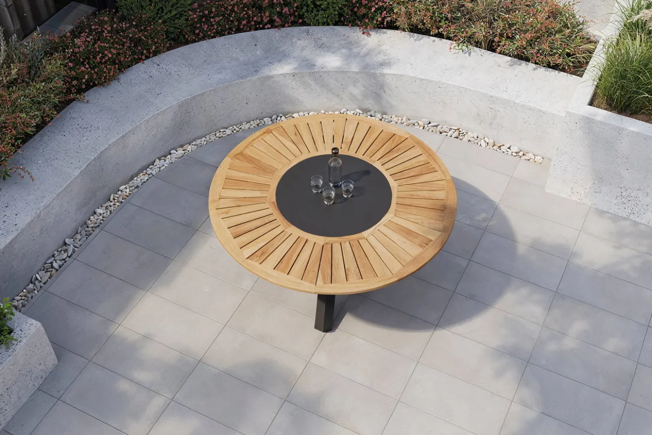 OUTFLEXX Esstisch, anthrazit matt, Alu/Teak, Ø150x75 cm, mit Glasinlay
