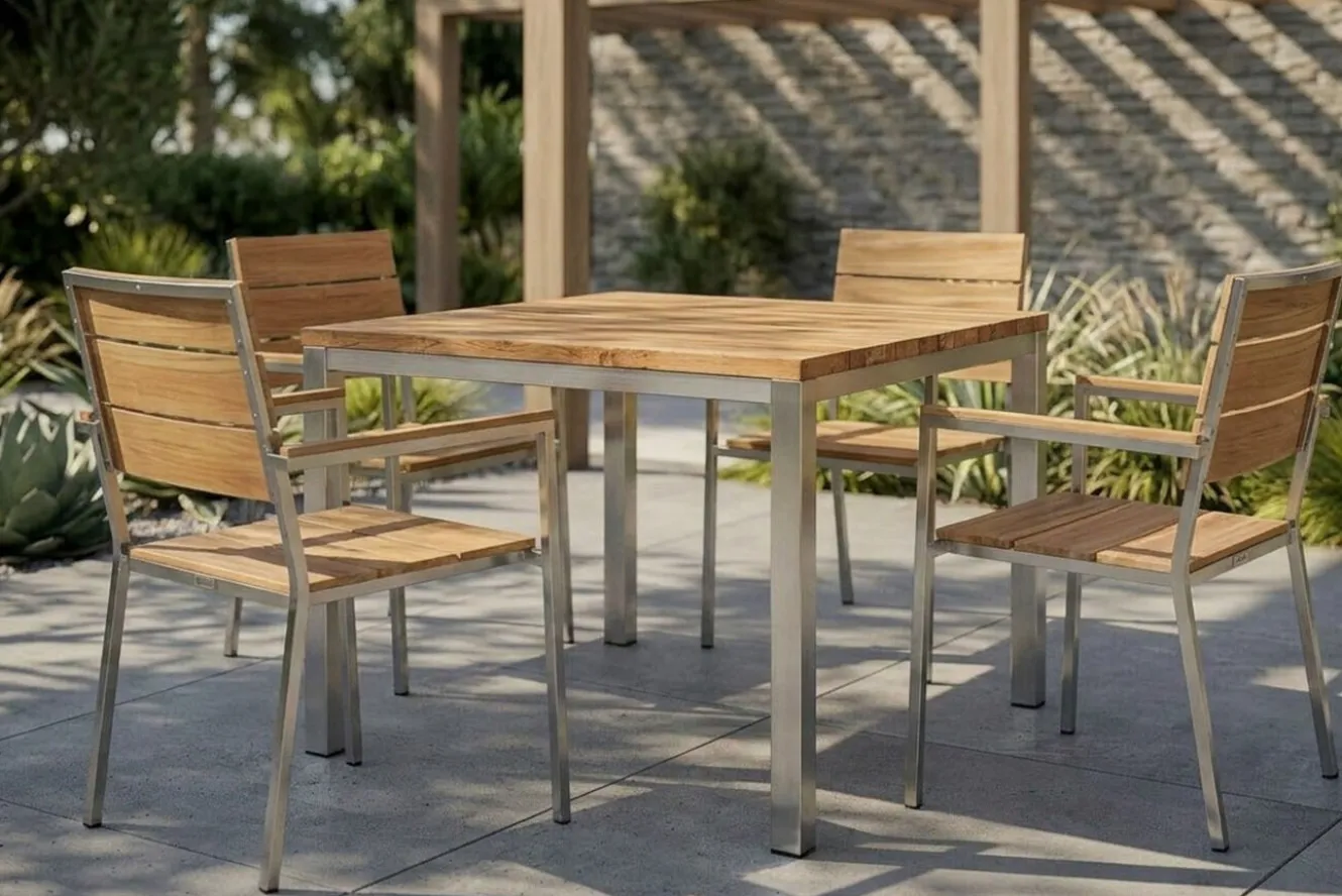 OUTFLEXX Garten-Essgruppe, silber, Edelstahl/recyceltes Teak, Tisch 90 x 90 cm, 4 Stapelsessel, FSC®-zertifiziertes Produkt