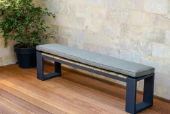 OUTFLEXX Kona Bank, dark grey/natur, Alu/recyceltes Teak, 200x40x45cm, rustikal gebürstet, U-Gestell, FSC®-zertifiziertes Produkt