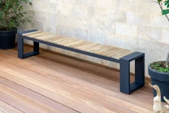 OUTFLEXX Kona Bank, dark grey/natur, Alu/recyceltes Teak, 240x40x45cm, rustikal gebürstet, U-Gestell, FSC®-zertifiziertes Produkt