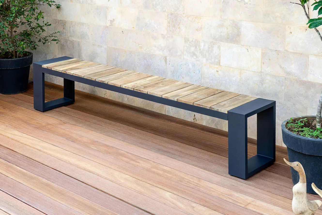 OUTFLEXX Kona Bank, dark grey/natur, Alu/recyceltes Teak, 240x40x45cm, rustikal gebürstet, U-Gestell, FSC®-zertifiziertes Produkt