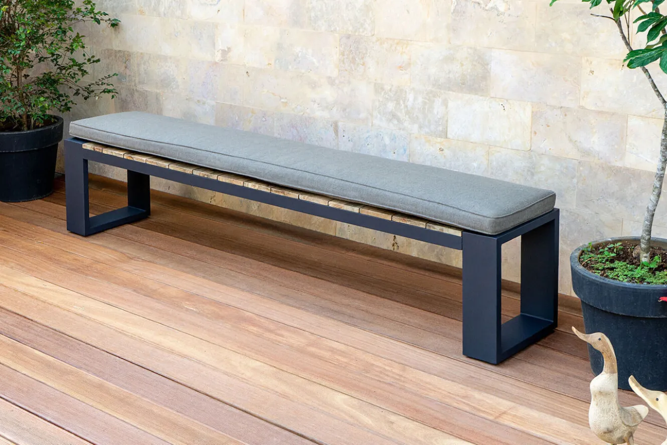 OUTFLEXX Kona Bank, dark grey/natur, Alu/recyceltes Teak, 240x40x45cm, rustikal gebürstet, U-Gestell, FSC®-zertifiziertes Produkt