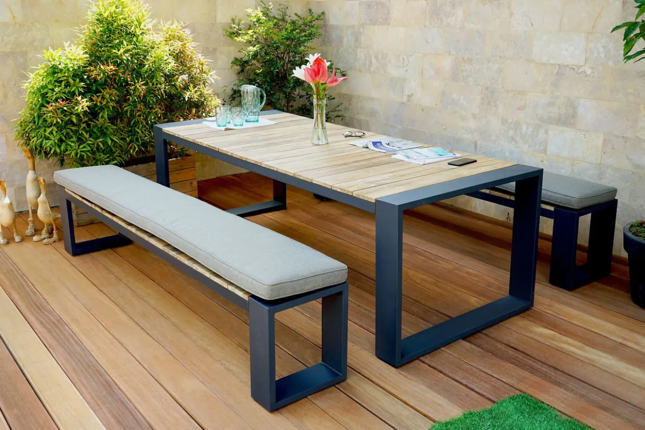 OUTFLEXX Kona Garten-Essgruppe, dark grey/natur, Alu/recyceltes Teak, Esstisch 240x100cm, 2x Bank 240x40cm, U-Gestell, FSC®-zertifiziertes Produkt