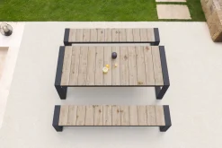 OUTFLEXX Kona Garten-Essgruppe, dark grey/natur, Alu/recyceltes Teak, Esstisch 240x100cm, 2x Bank 240x40cm, U-Gestell, FSC®-zertifiziertes Produkt
