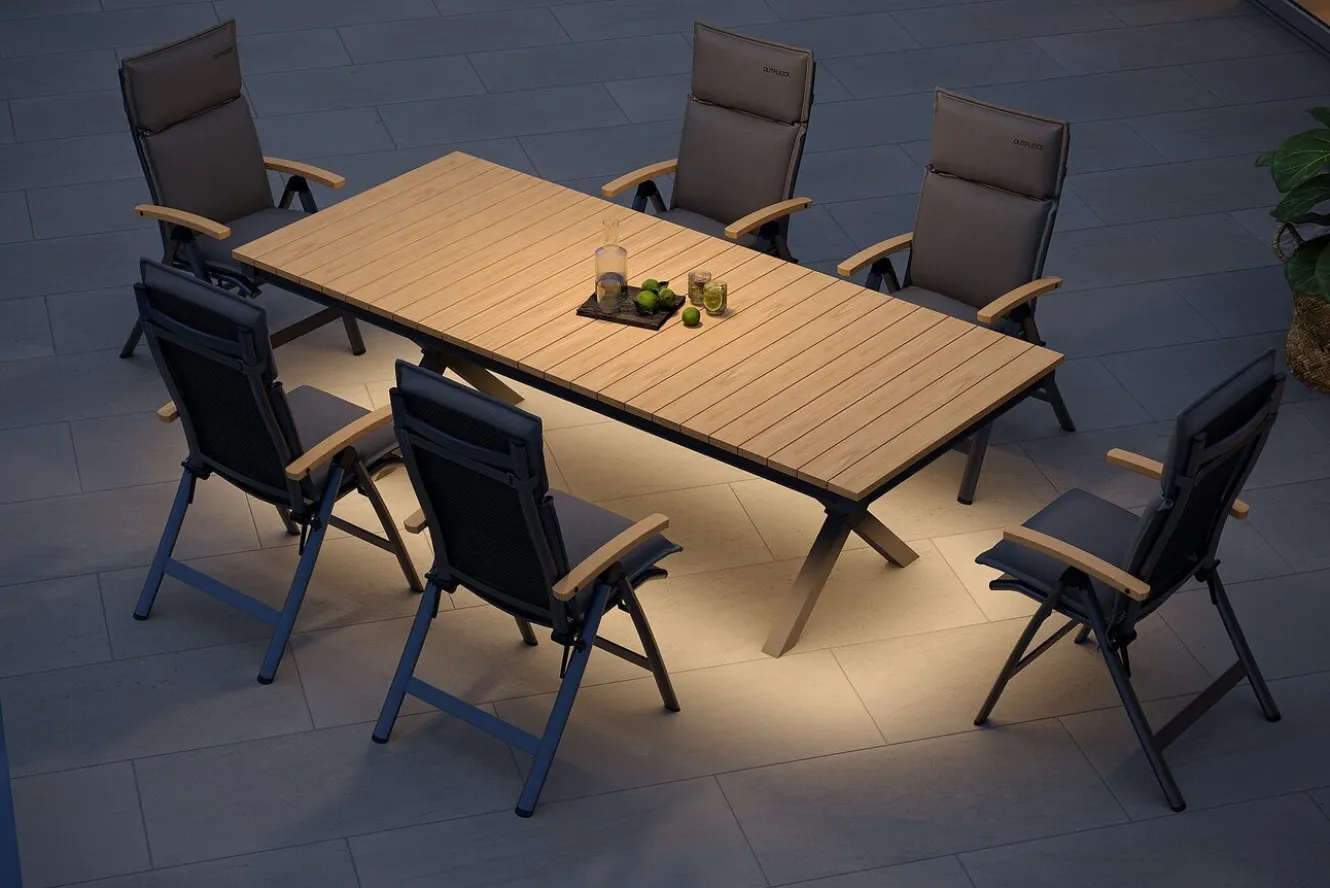 OUTFLEXX Luminara Garten-Essgruppe mit LED-Beleuchtung, anthrazit matt/natur, Alu/Textilene, Tisch 240 x 100 cm, inkl. 6 Klappstühle
