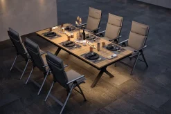 OUTFLEXX Luminara Garten-Essgruppe, anthrazit matt/natur, Alu / Textilen / Holzimitat, 240 x 100 cm, 6 Klappstühle, inkl. Auflagen, LED-Beleuchtung