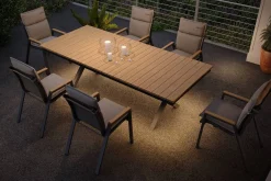OUTFLEXX Luminara Garten-Essgruppe, anthrazit matt/natur, Holzimitat/Alu, 240 x 100 cm, 6 Stapelsessel, inkl. Auflagen, mit LED-Beleuchtung