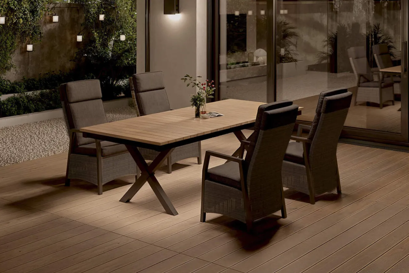 OUTFLEXX Luminara Garten-Essgruppe mit LED-Beleuchtung, anthrazit/natur, Aluminium/Polyrattan/Holzimitat, Tisch 240 x 100 cm, 4 Sessel