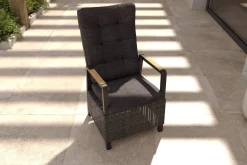 OUTFLEXX Nova Diningsessel, anthrazit/grau, Alu/Polyrattan, 58 x 68 x 108 cm, verstellbare Rückenlehne, mit Teakholz-Armlehnen, FSC®-zertifiziertes Produkt