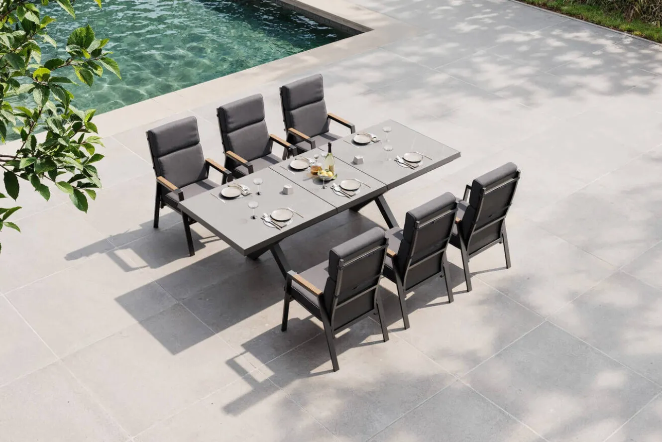 OUTFLEXX Serro Garten-Essgruppe, schwarz/anthrazit, Alu/Steinimitat/Teak, Tisch 200/260 x 100 cm, ausziehbar, 6 Stapelsessel