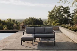 OUTFLEXX 3-Sitzer Sofa, anthrazit matt, Alu/Polyester, 167x75x66 cm, inklusive Hocker und Beistelltisch