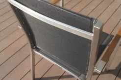 OUTFLEXX Stapelsessel, schwarz, Teak / Edelstahl / Textilene, 63x57x93 cm