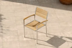 OUTFLEXX Stapelstuhl, silber/naturbelassen, Edelstahl/Teak, stapelbar, gebürstet, FSC®-zertifiziertes Produkt