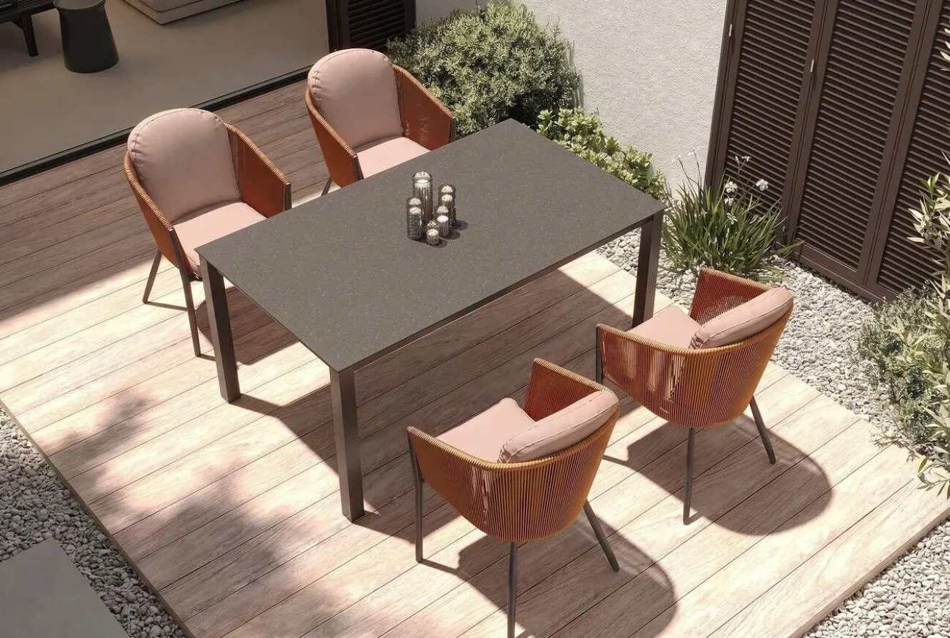 OUTFLEXX Tavio Garten-Essgruppe, anthrazit matt/orange, Alu/Rope-Geflecht, Spraystone-Tischplatte 160 x 95 cm, 4 Diningsessel