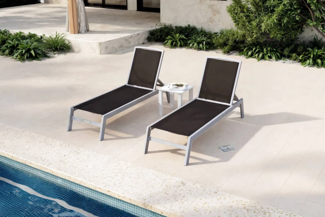 VILLANA 2er-Set Sonnenliegen, silber/schwarz, Alu/Textil, 198x66x32cm, mit Beistelltisch 45x45cm