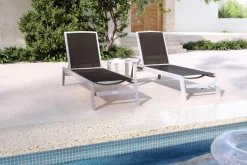 VILLANA 2er-Set Sonnenliegen, silber/schwarz, Alu/Textil, 198x66x32cm, mit Beistelltisch 45x45cm