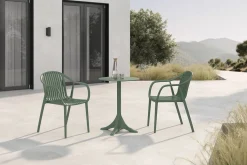 VILLANA Pico Curve Balkon-Set, pestogrün, Kunststoff, Tisch Ø 70 cm und 2 Stapelsessel, UV- und wetterfest