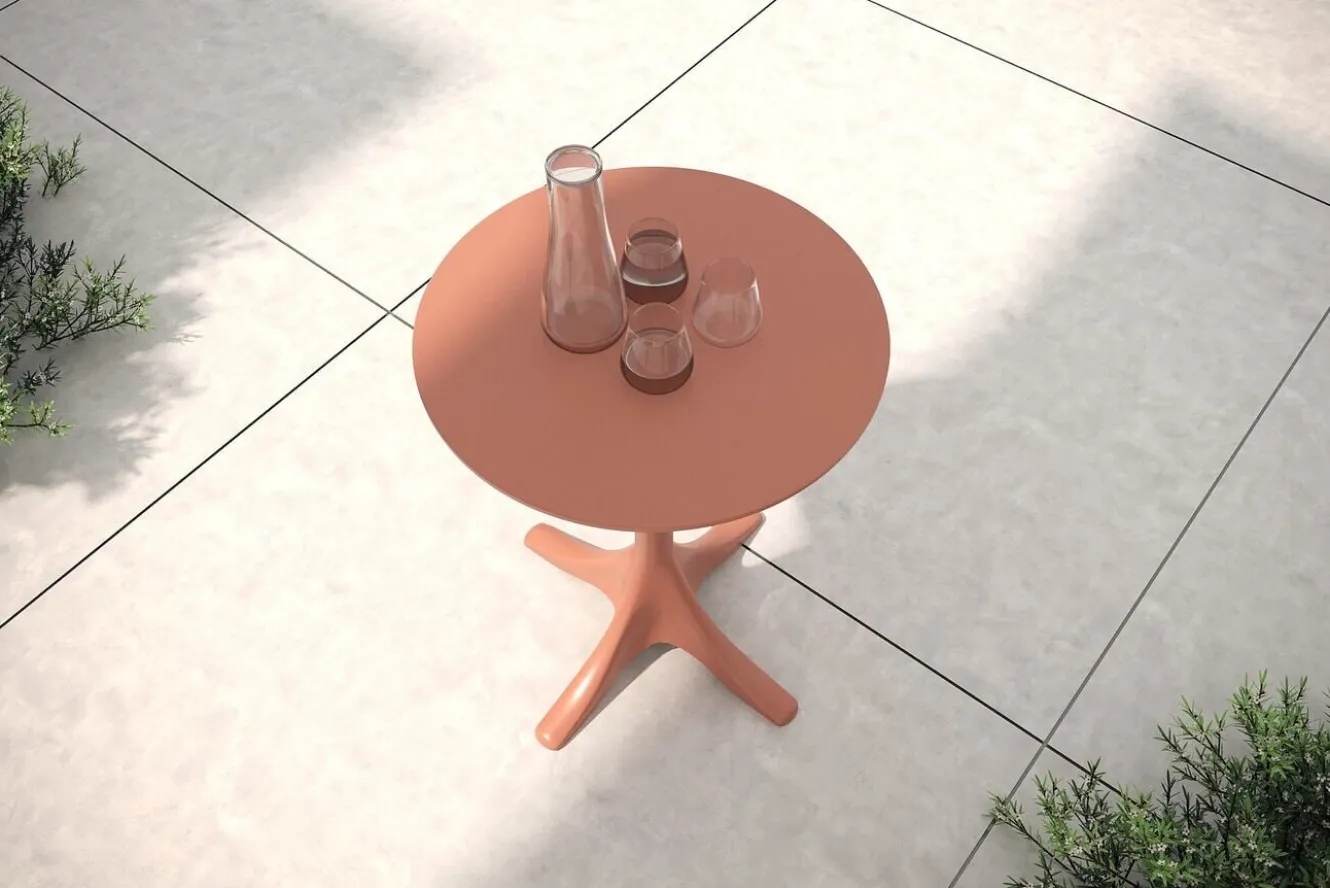 VILLANA Pico Curve Balkon-Set, ziegelrot, Kunststoff, Tisch Ø 70 cm und 2 Stapelsessel, UV- und wetterfest