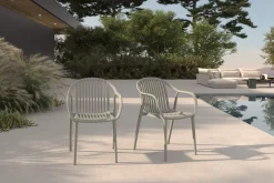VILLANA Pico Curve Balkon-Set, grau, Kunststoff, Tisch Ø 70 cm und 2 Stapelsessel, UV- und wetterfest
