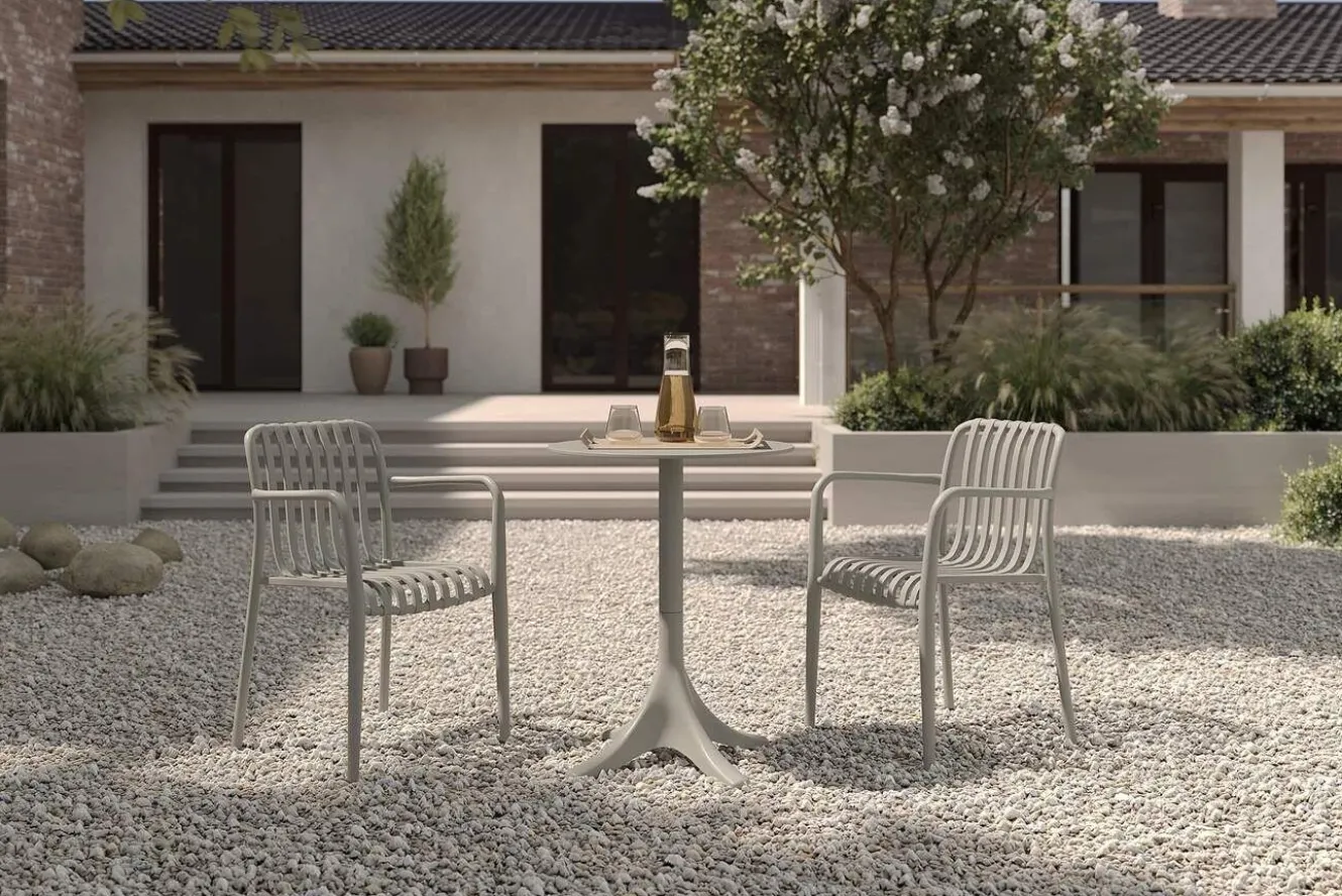VILLANA Pico Soft Balkon-Set, grau, Kunststoff, Tisch Ø 70 cm und 2 Stapelsessel, UV-beständig, wetterfest