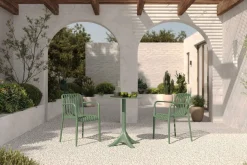 VILLANA Pico Soft Balkon-Set, pestogrün, Kunststoff, Tisch Ø 70 cm und 2 Stapelsessel, UV-beständig, wetterfest