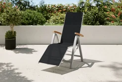 VILLANA Tasmania Relaxsessel, silber/schwarz, Alu/Textilene, Eukalyptus-Armlehnen, höhenverstellbar, FSC®-zertifiziertes Produkt
